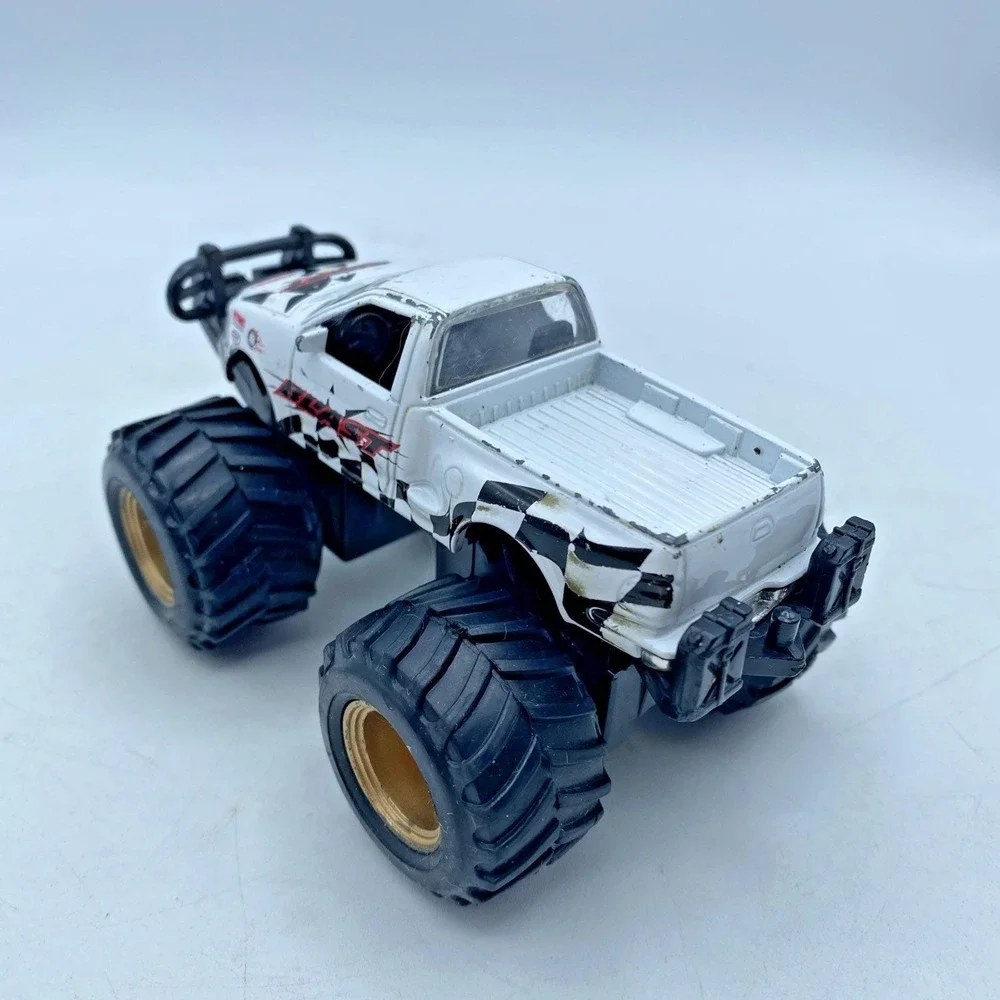 Vtg 1998 Maisto White Ford Checkered Blast Radical Roller Monster Truck F-Series
